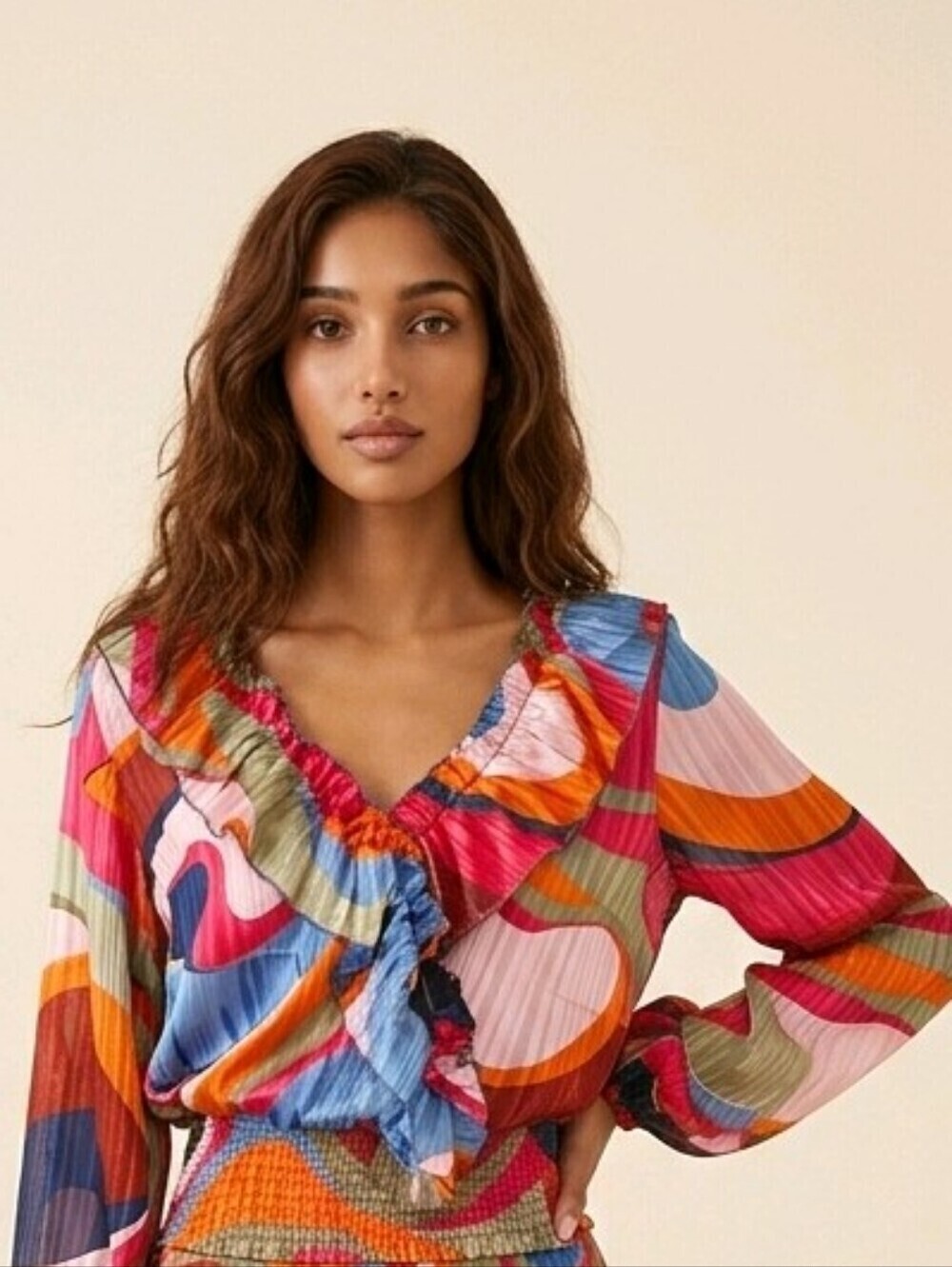 NWT Stem & Vine ruffle V neck ruched waistline Very lightweight material Sz M